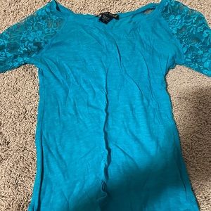 Blue lace 3/4 sleeve shirt